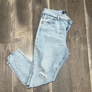 GAP Skinny Jeans in Light Wash Blue with Knee Distress